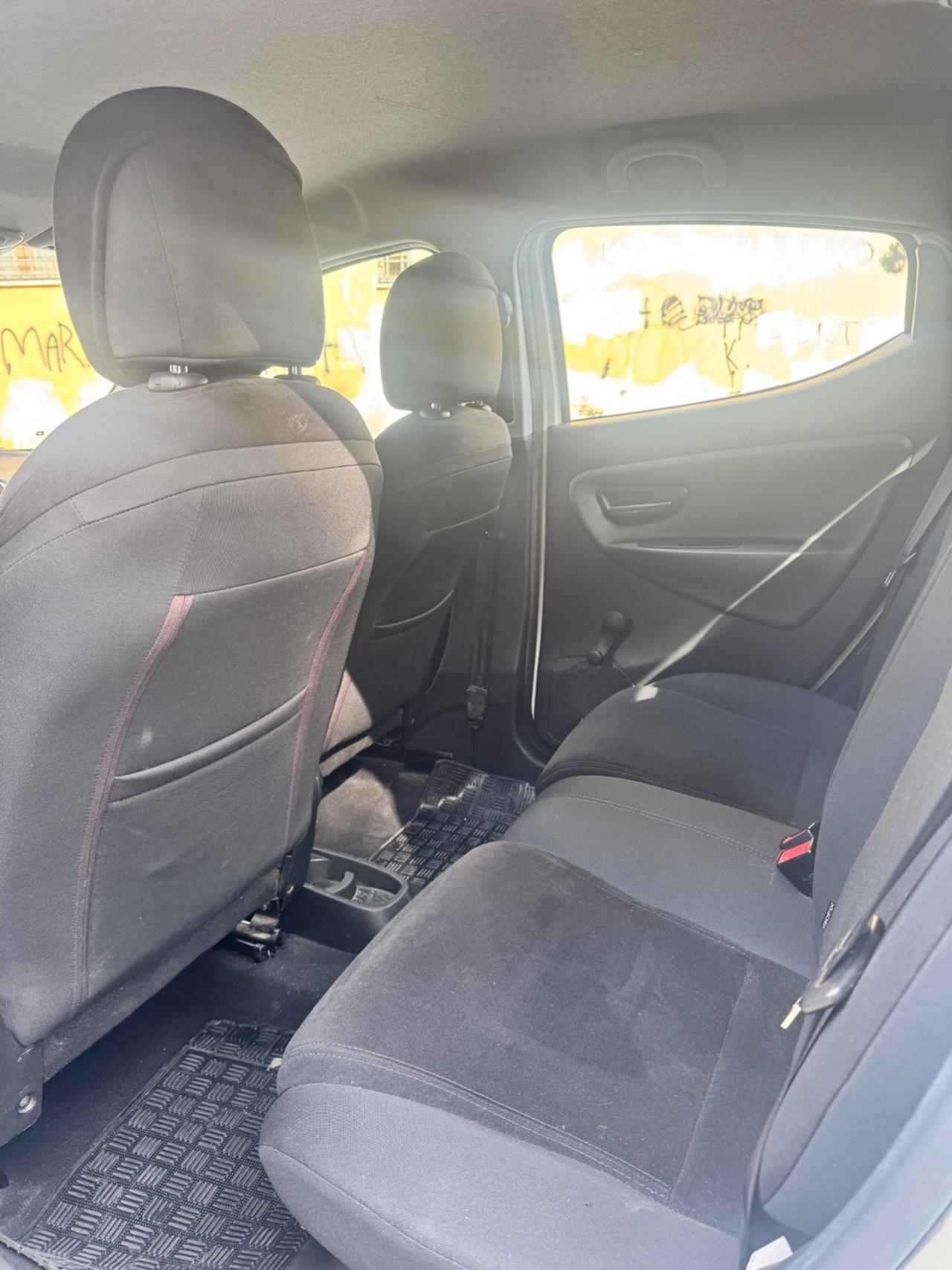 Lancia Ypsilon 0.9 TwinAir 85 CV 5 porte Metano Ecochic