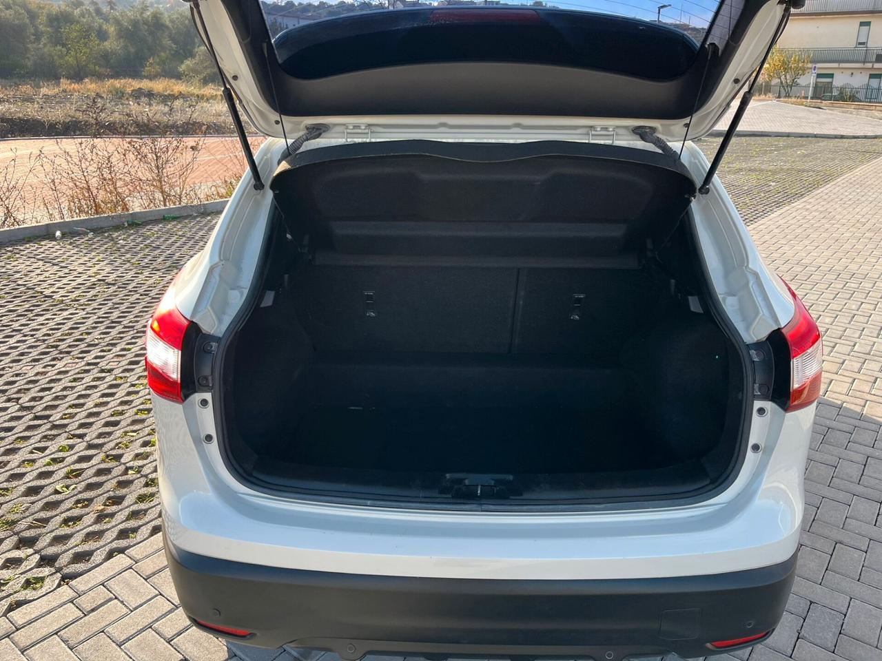Nissan Qashqai 1.5 dCi Tekna diesel corso sicilia n 34 paterno'