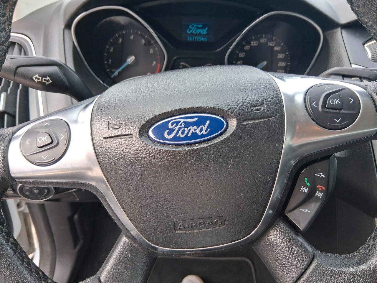 Ford Focus 1.6 105 CV