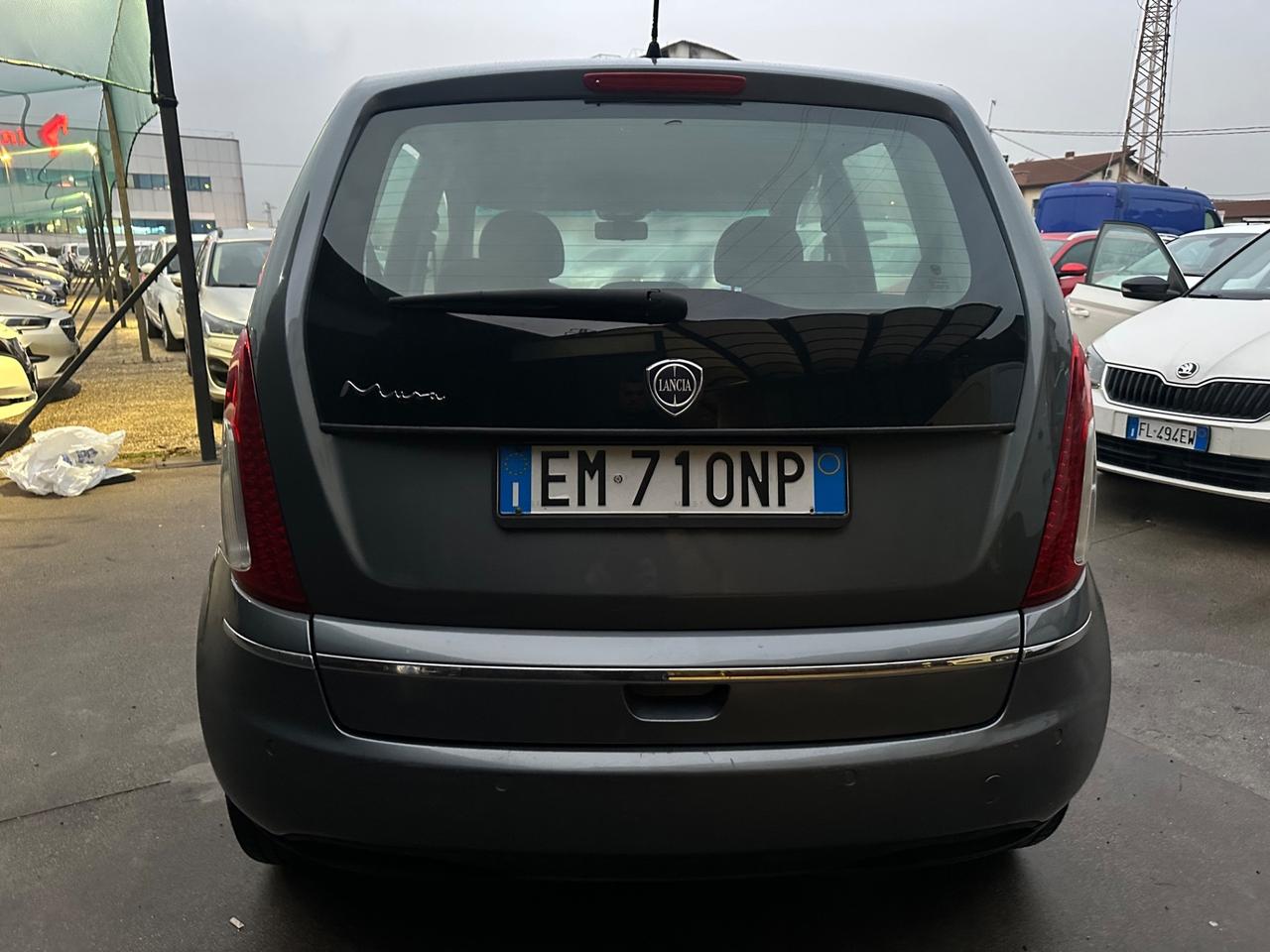 Lancia Ypsilon 1.3 MJT 75 CV Unyca