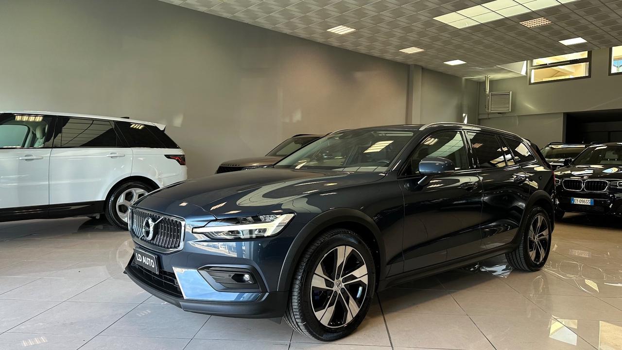 Volvo V60 B4 (d) Geartronic Momentum CROSS COUNTRY 4X4