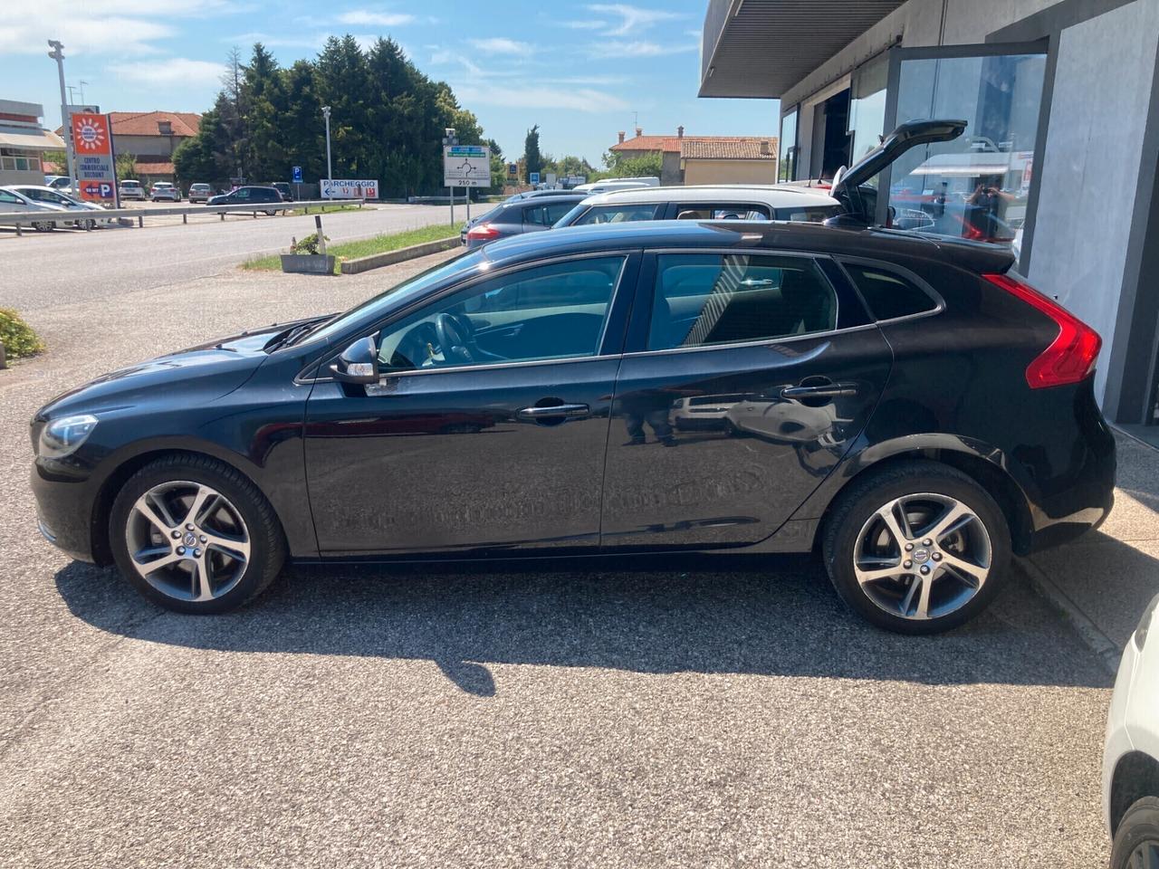 Volvo V40 D2 Geartronic Kinetic