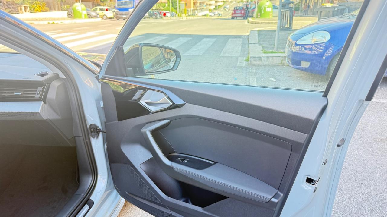 Audi A1 SPB 30 TFSI S tronic line edition LED NAVI KAMERA CERCHI 17 PDC BLUETOOTH NUOVA