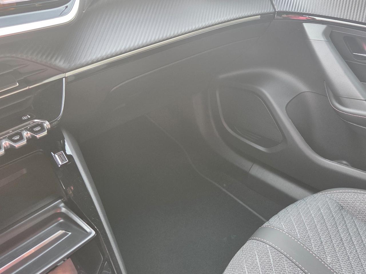 Peugeot 2008 ALLURE 100 CV KM/0 NESSUN OBBLIGO FINANZIARIO !!