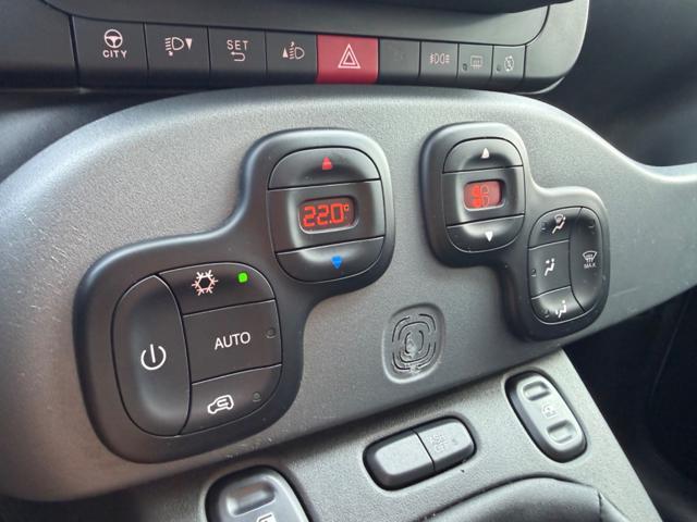 FIAT Panda 1.0 HYBRID CITY LIFE+CLIMATRONIC+SCHERMO+5POSTI