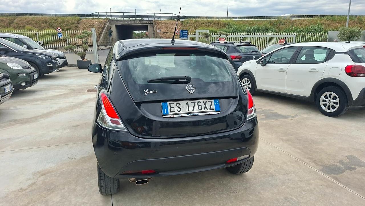 Lancia Ypsilon 1.2 69 CV GPL di serie Ecochic Gold