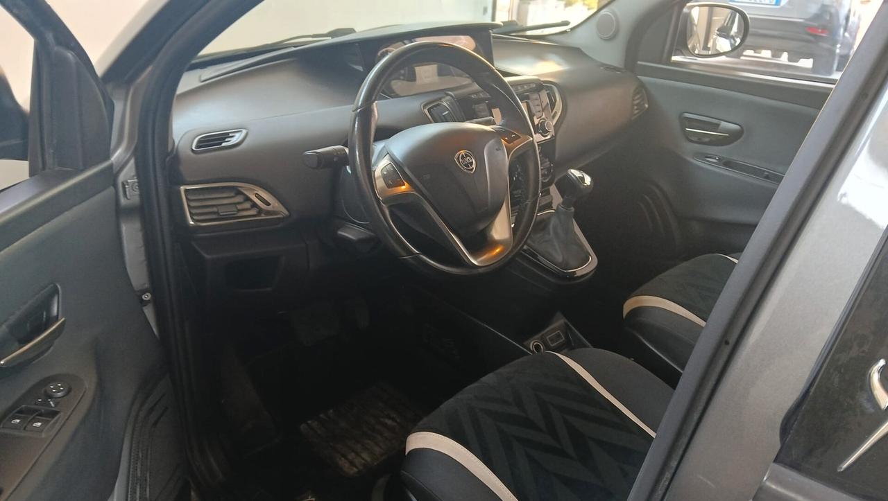 Lancia Ypsilon 85 CV 5 porte Gold CAMBIO AUTOMATICO