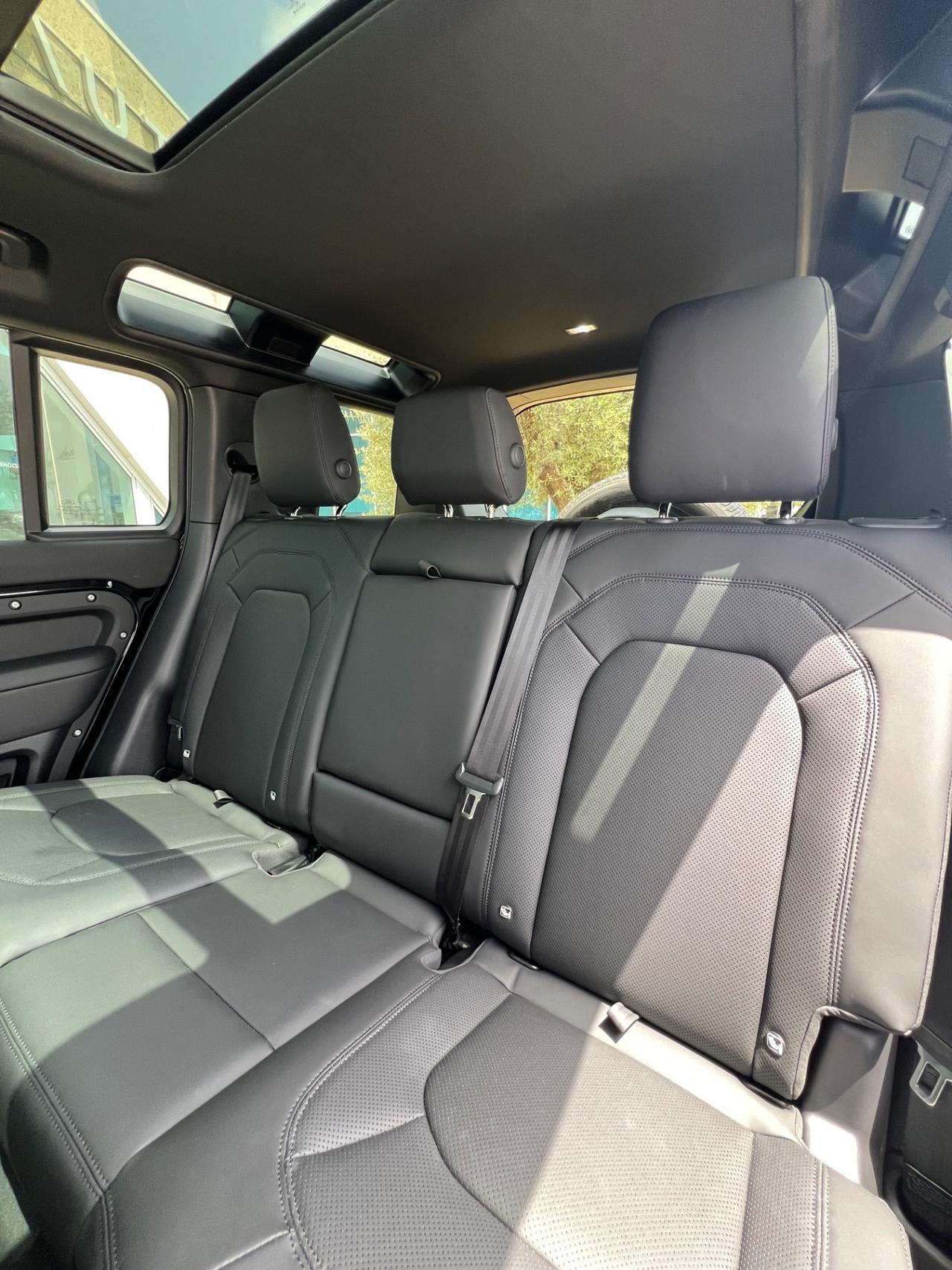 Land Rover Defender 110 3.0D I6 200 CV AWD Auto X-Dynamic SE