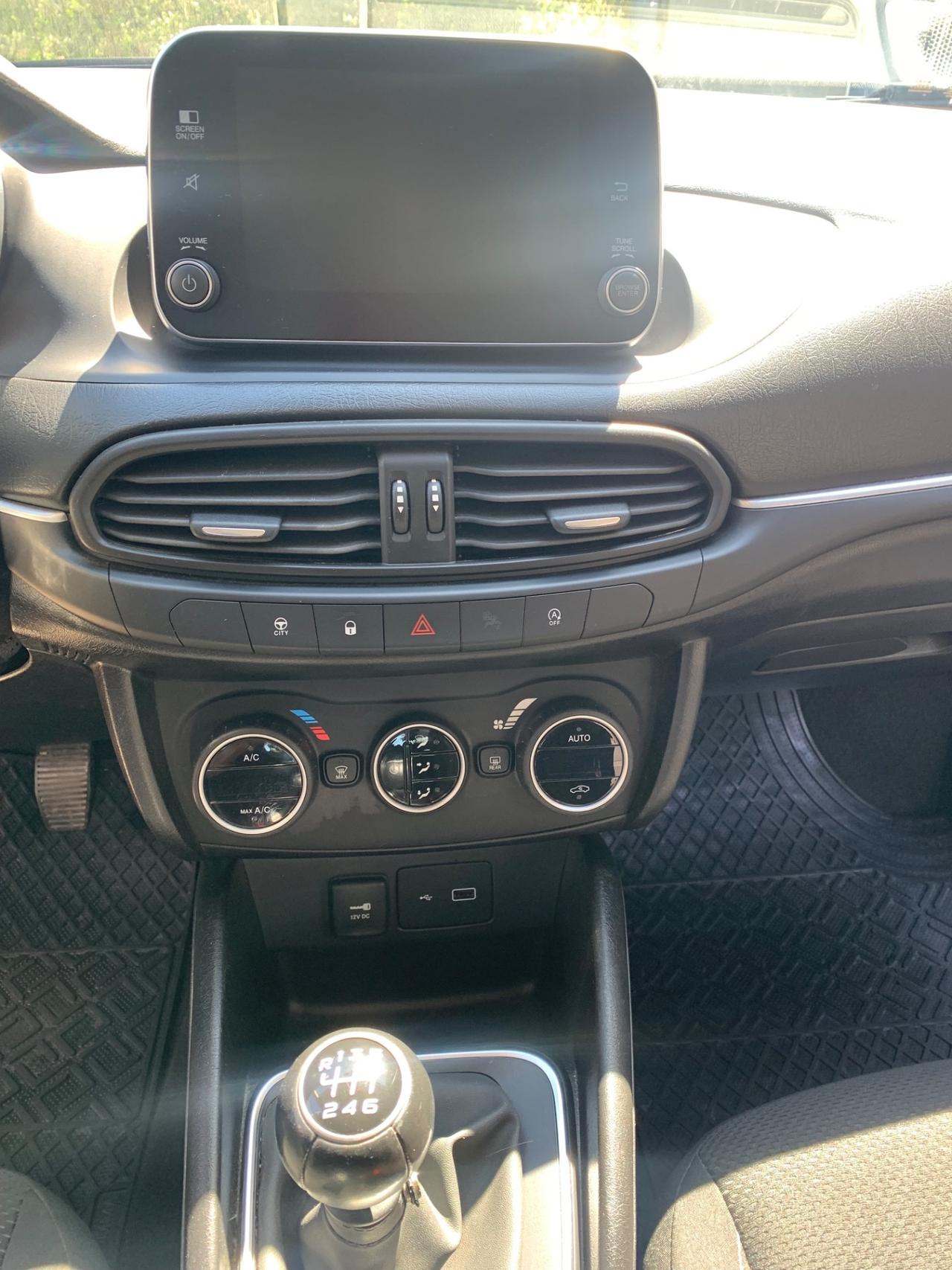 Fiat Tipo 1.6 Mjt S&S SW Lounge 90000 KM