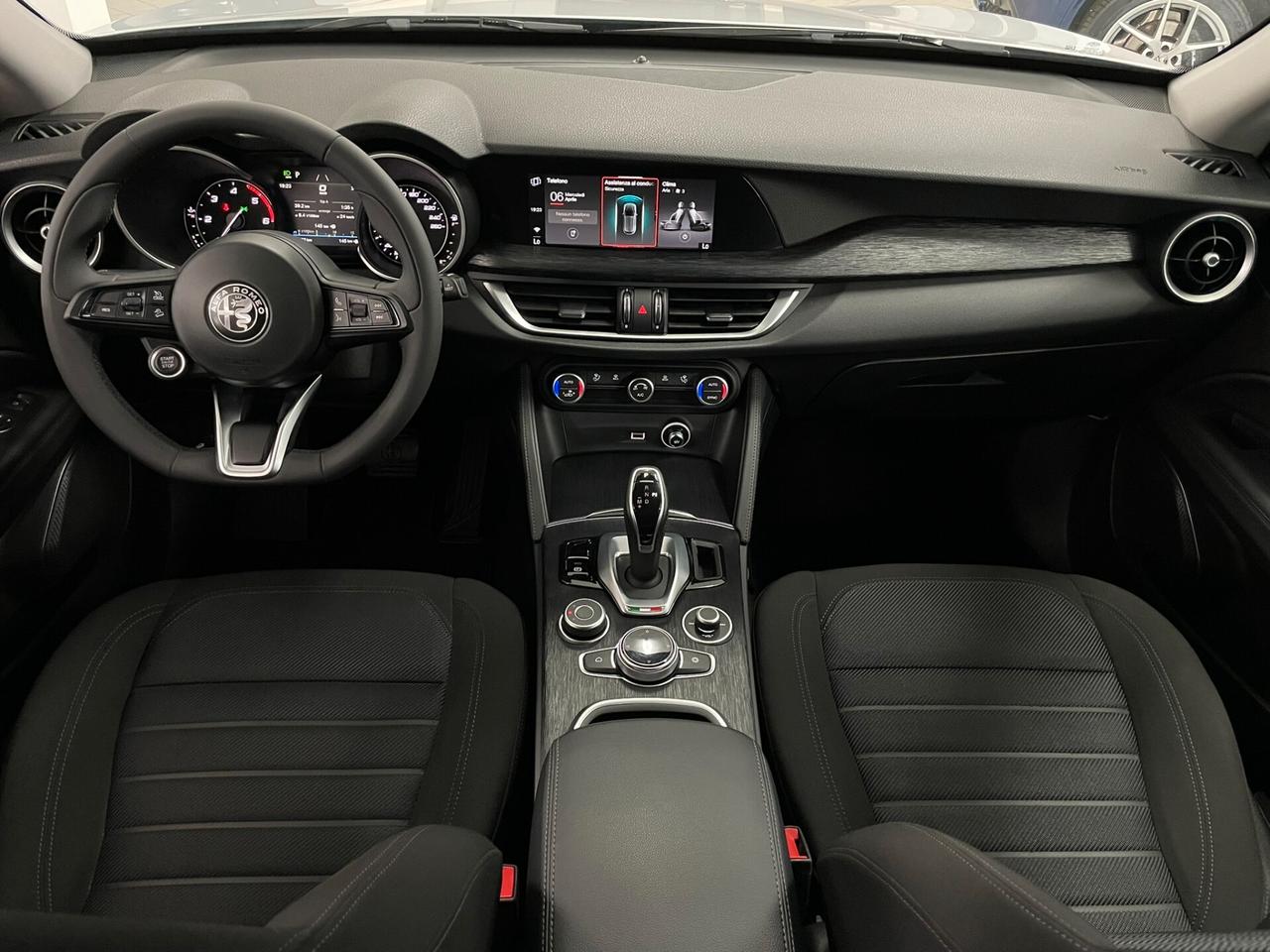 Alfa Romeo Stelvio 2.2 TD 160 CV SPORT-TECH CERCHI 19" VETRI SCURI