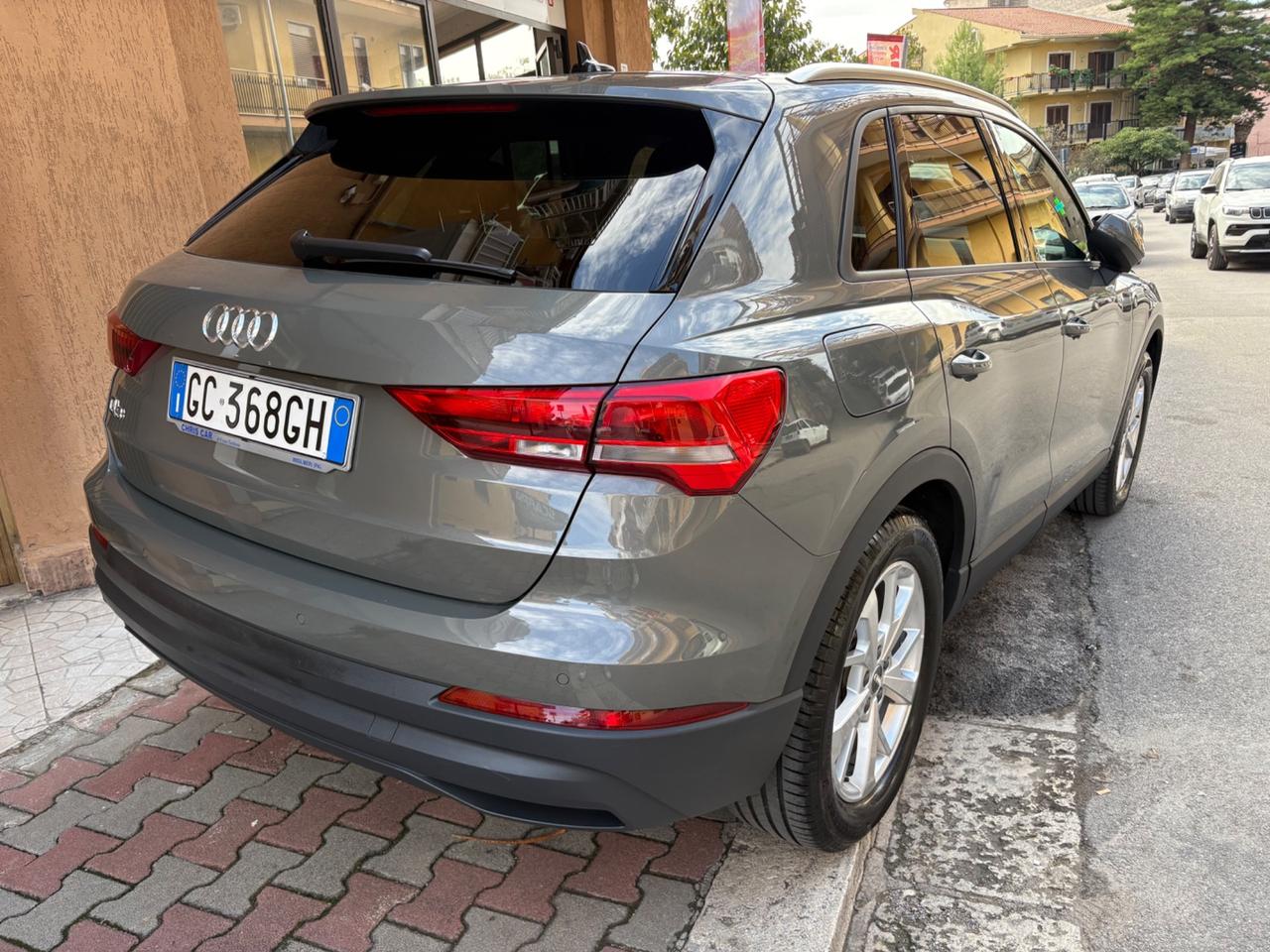 Audi Q3 35 TDI S tronic Business