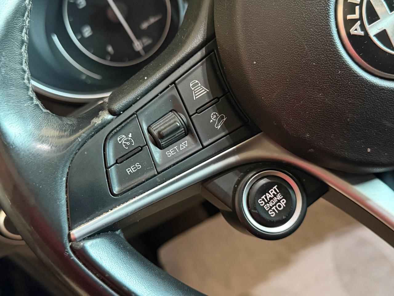 Alfa Romeo Stelvio Q4 2.2 TURBODIESEL 210 cv. AT8 EXECUTIVE (Full)