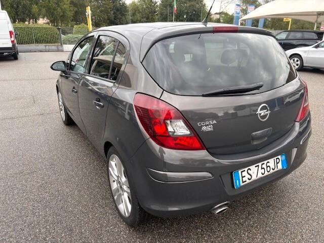 Opel Corsa 1.4 16V 5 porte Sport