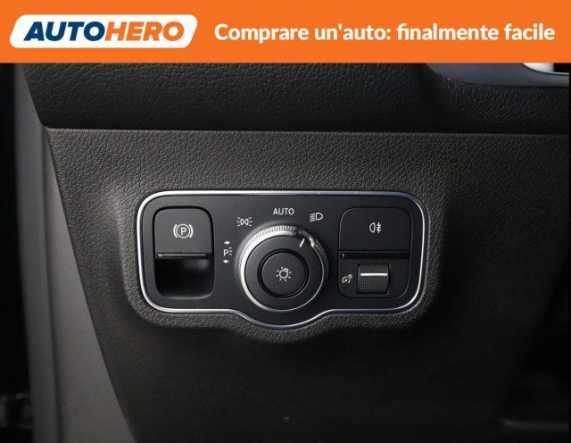 MERCEDES-BENZ GLB 180 d Automatic Premium