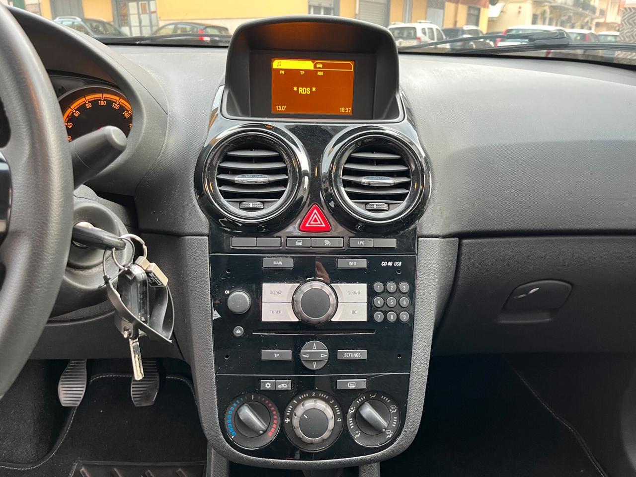 Opel Corsa 1.2 85CV 5 porte GPL-TECH Edition