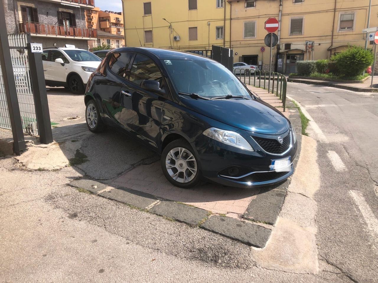 Lancia Ypsilon 1.2 69 CV 5 porte GPL Ecochic Gold