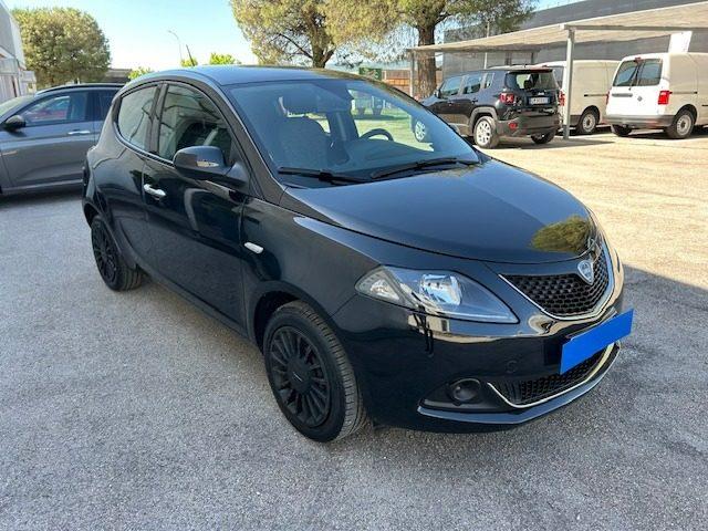 LANCIA Ypsilon 1.0 FireFly 5 porte S&S Hybrid Silver