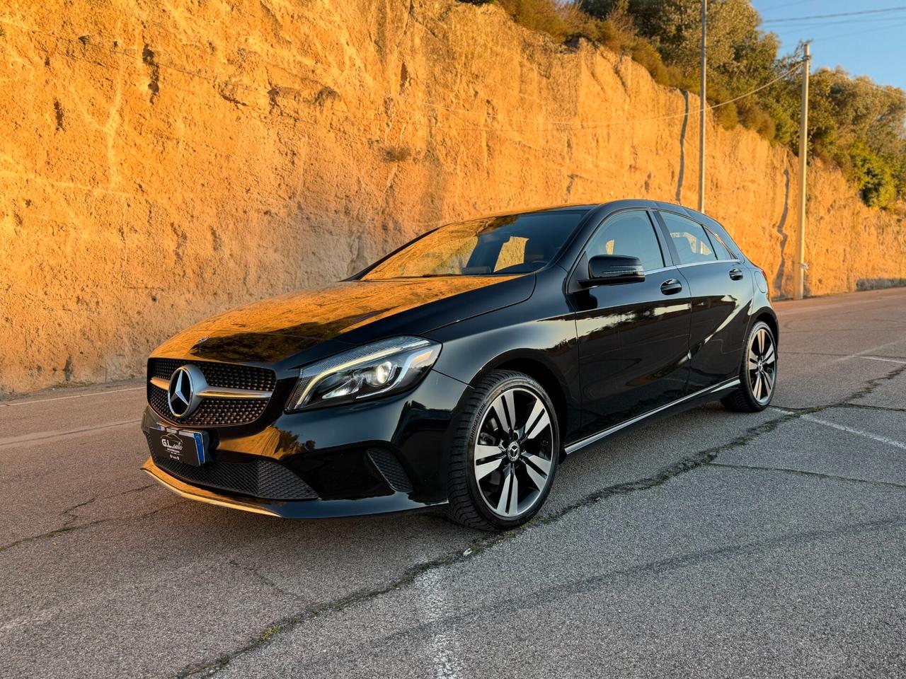 Mercedes A180 SPORT/1500 110CV/FULL LED/NAVI/18"