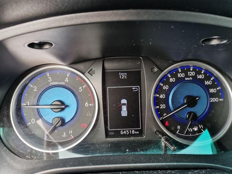 Toyota Hilux 2.4 D-4D 4WD 4 porte Double Cab Lounge