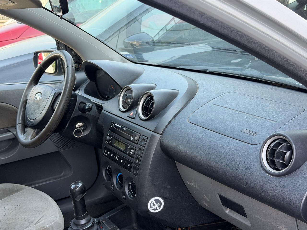 Ford Fiesta 1.4 16V 5p. Ghia
