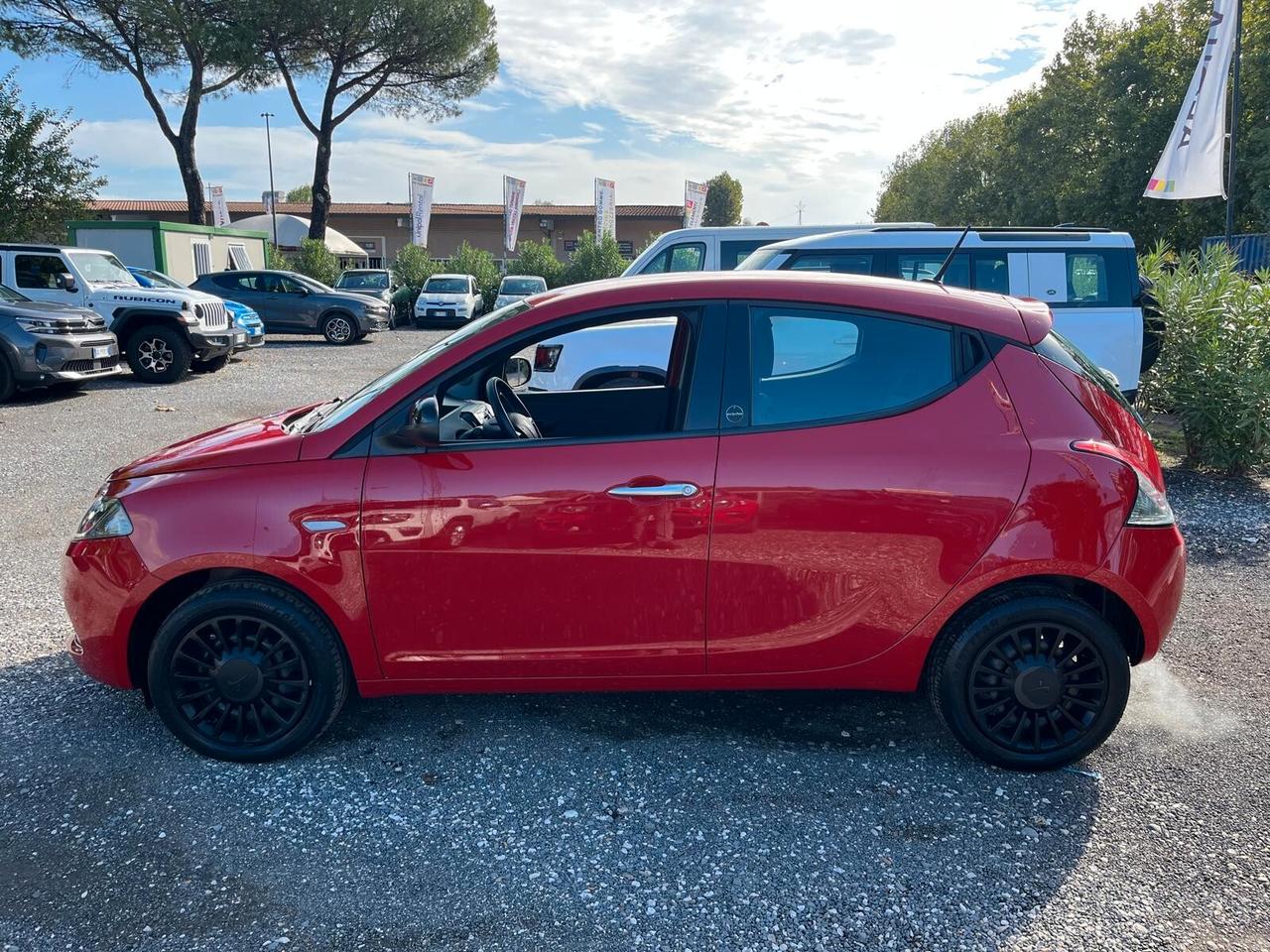 Lancia Ypsilon 1.0 FireFly 5 porte S&S Hybrid Ecochic Silver
