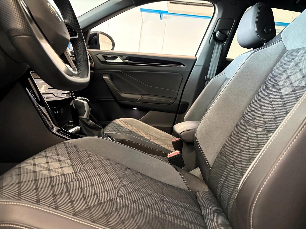 Volkswagen T-Roc R LINE 1.5 TSI ACT DSG UNICO PR.