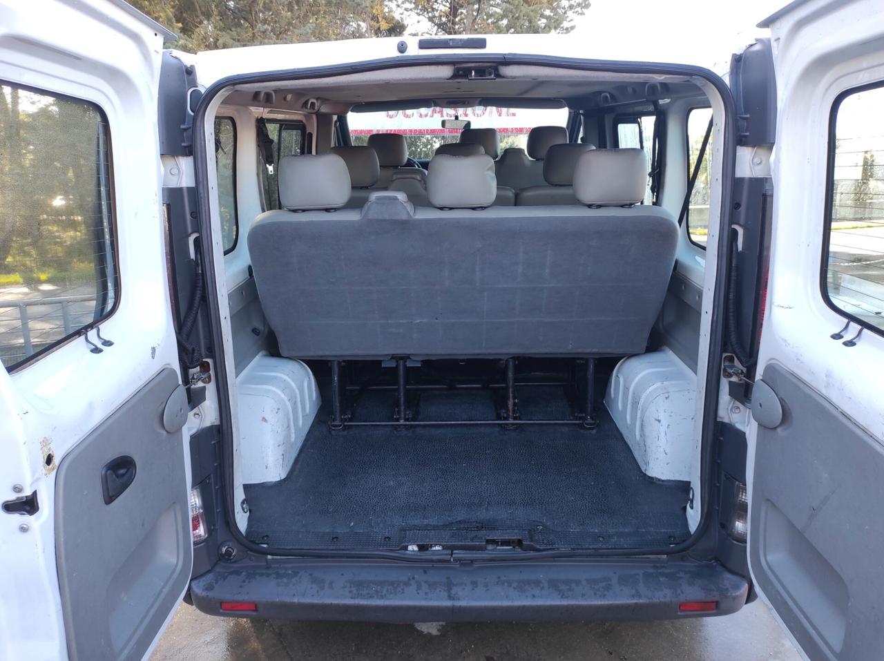 Renault Trafic 1.9 dCi - 80cv 9 POSTI