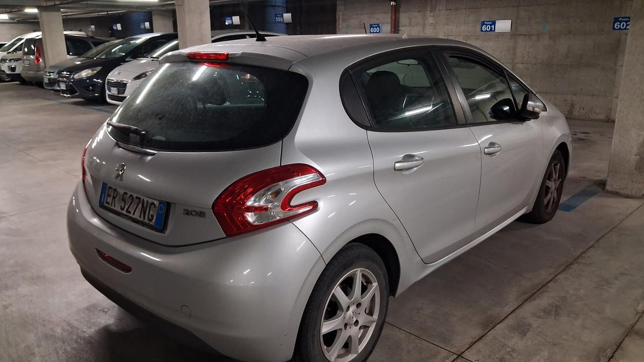 Peugeot 208 1.4 HDi 68 CV 5 porte Allure