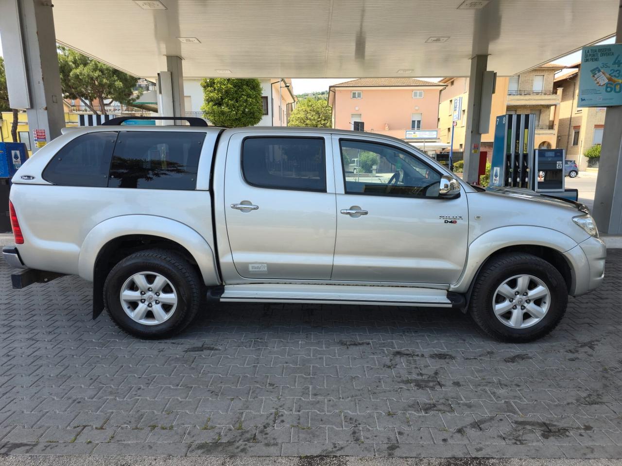 Toyota Hilux 3.0 D-4D 4WD 4p. Doub. Cab SR+
