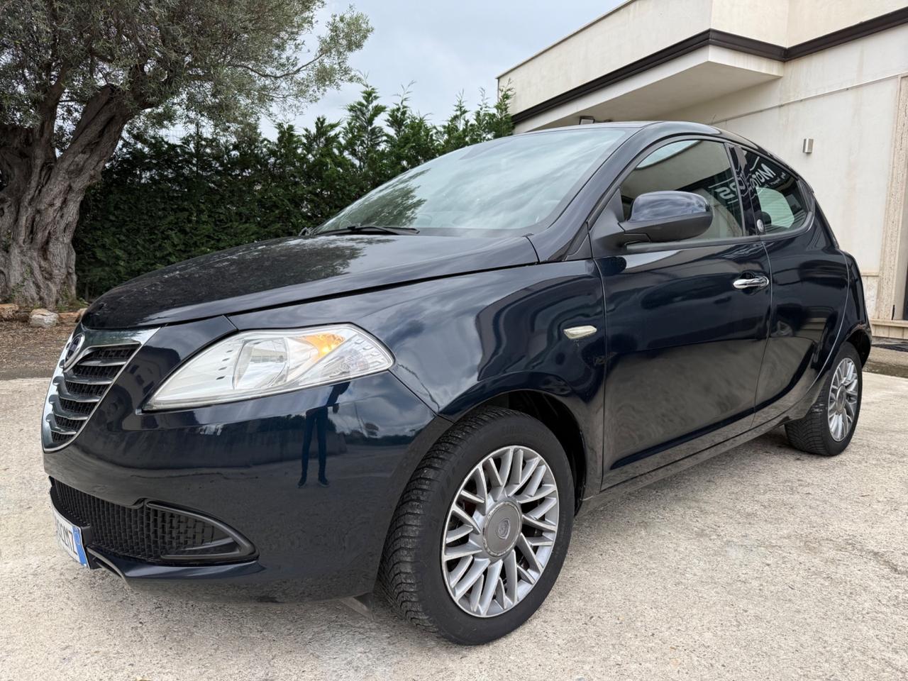 Lancia Ypsilon 1.2 69 CV 5 porte GPL Ecochic Silver