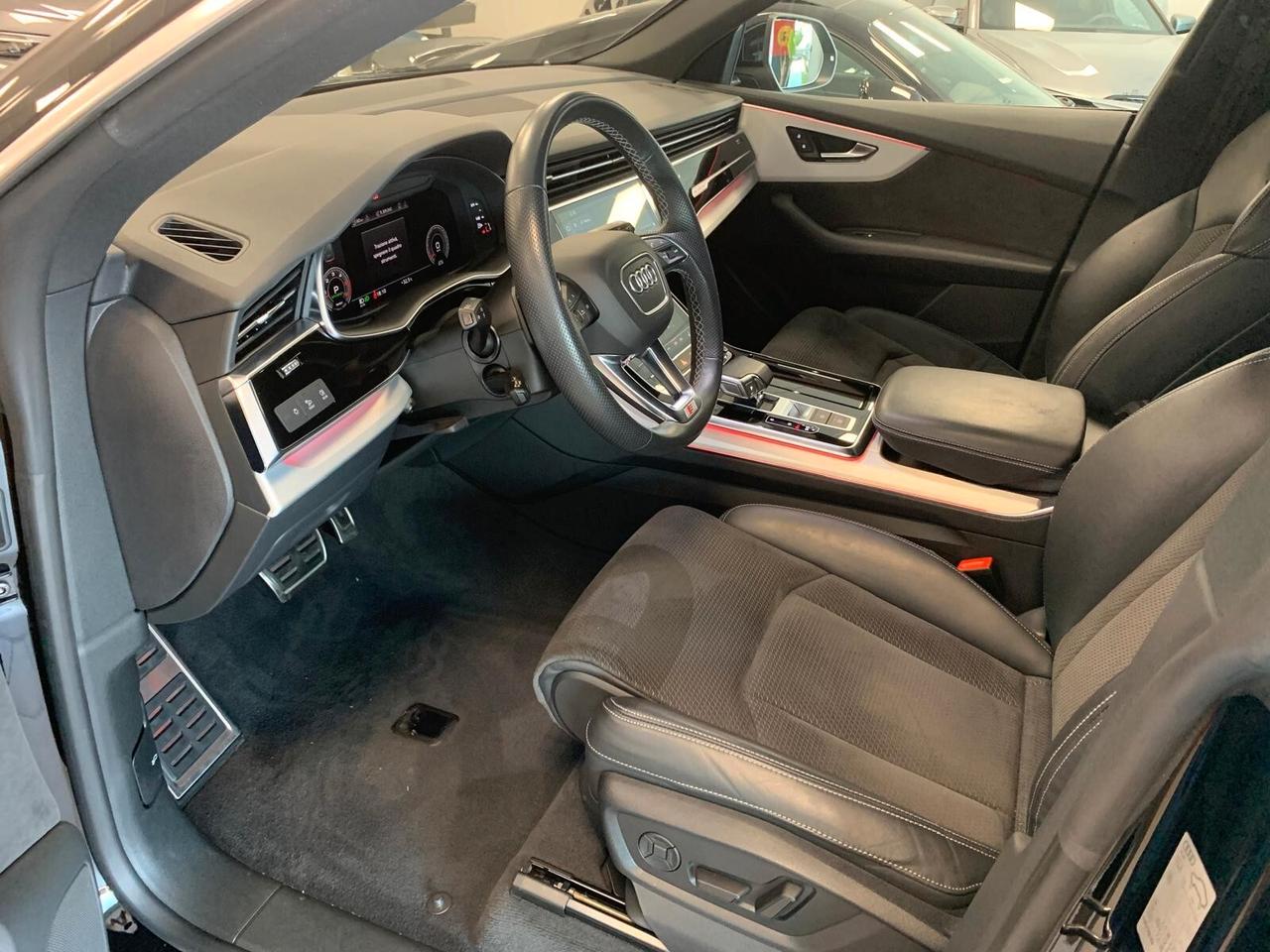Audi Q8 50 TDI S-LINE INTERNO/ESTERNO