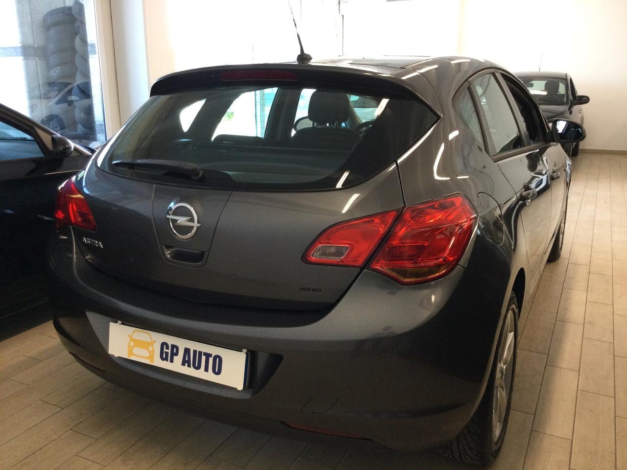 Opel Astra 1.4 100CV 5 porte Cosmo