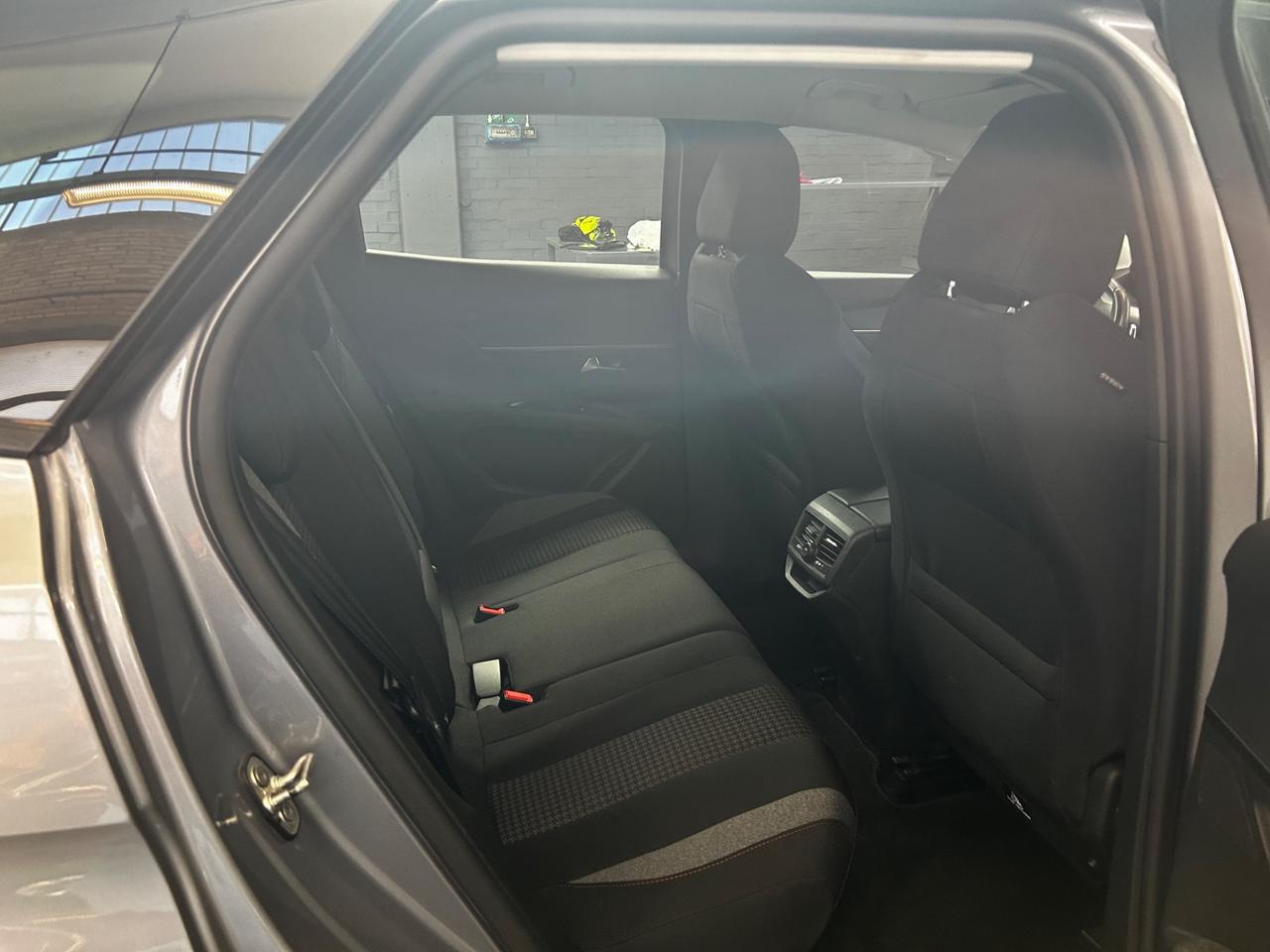 Peugeot 3008 BlueHDi 130 EAT8 Business neopatentanti