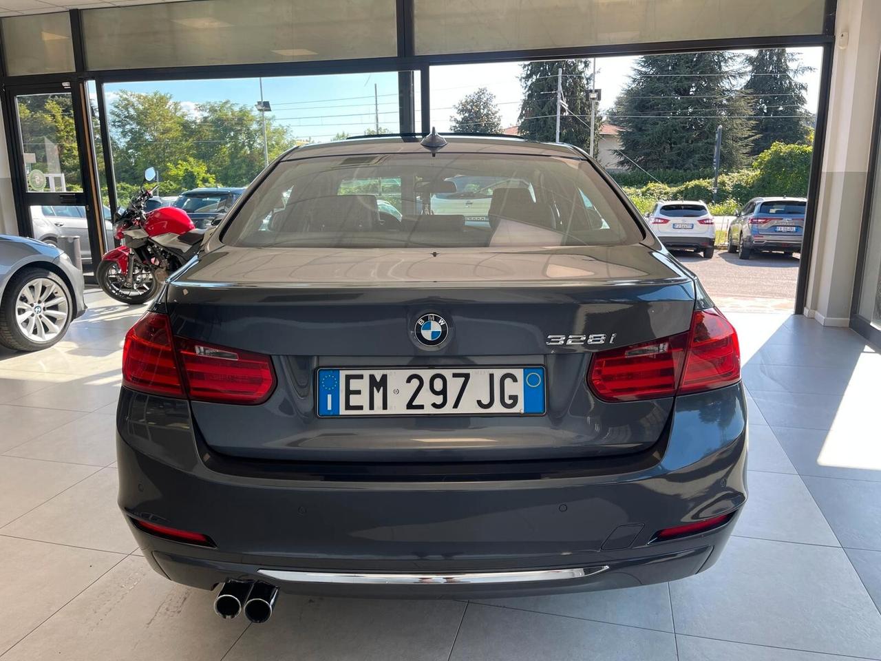 BMW 328 328i Luxury Auto *Tetto* *Pelle* *TAGLIANDI BMW*