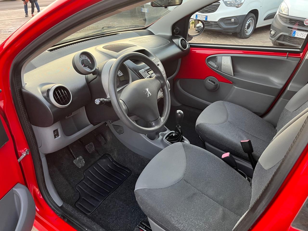 Peugeot 107 1.0 68CV 5p. KM 79000 ( NEOPATENTATI)