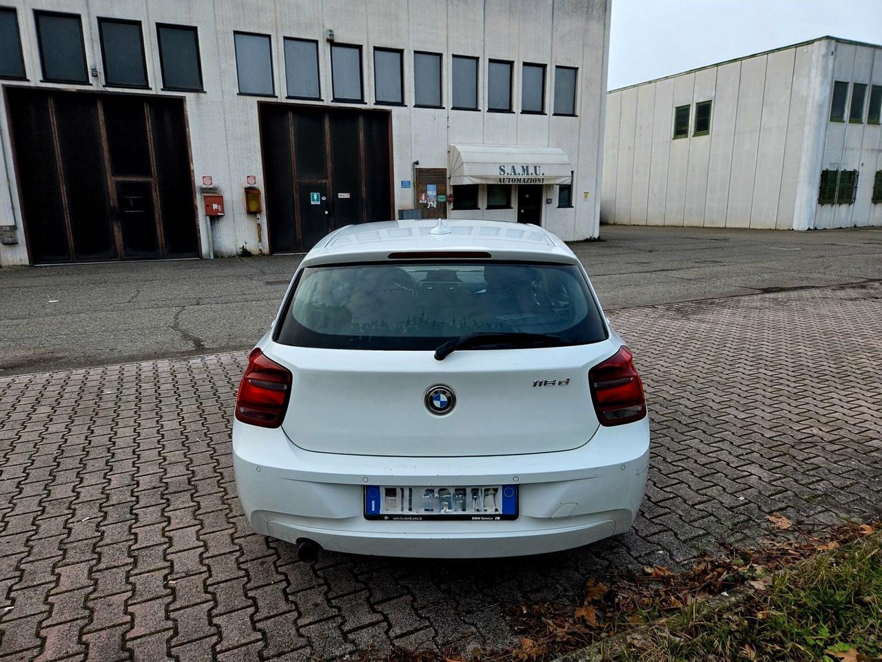 Bmw 116 116d 5p. Unique