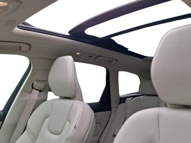 Volvo XC60 B4 197+14 CV AWD Mild Hybrid Diesel Automatico Ultimate Bright