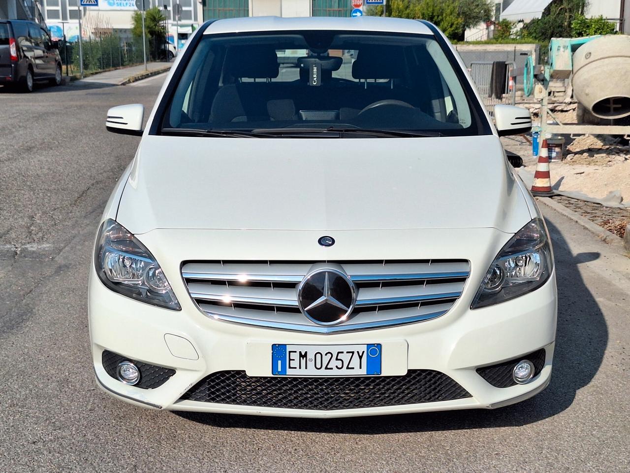 Mercedes-benz B 180 CDI BlueEFFICIENCY Executive NAVI TEL RETROCAMERA