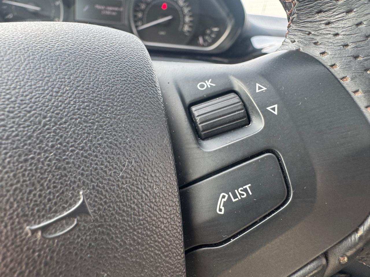 Peugeot 208 1.4 HDi 68 CV 3 porte Allure