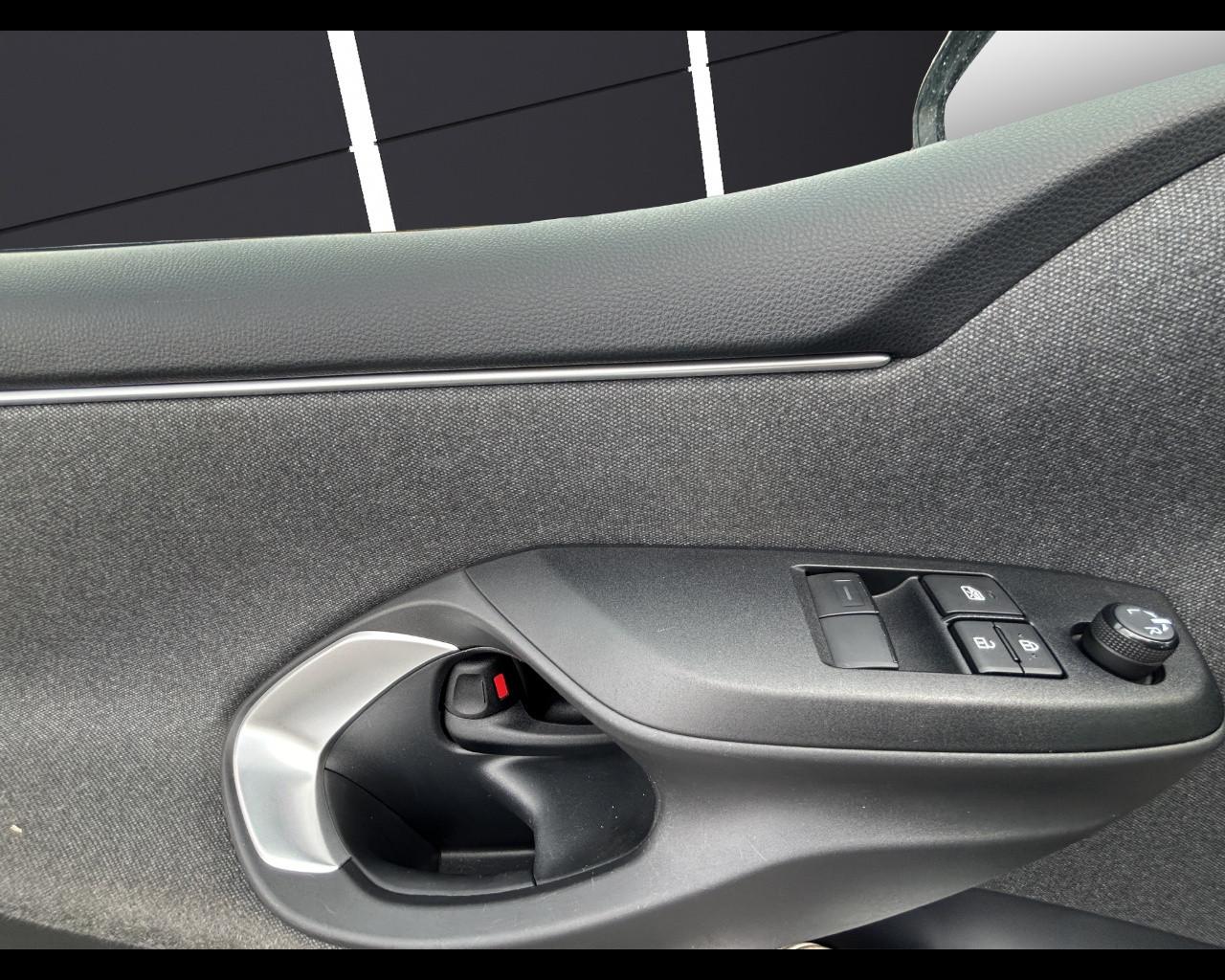 TOYOTA Yaris 4ª serie - Yaris 1.5 Hybrid 5 porte Trend