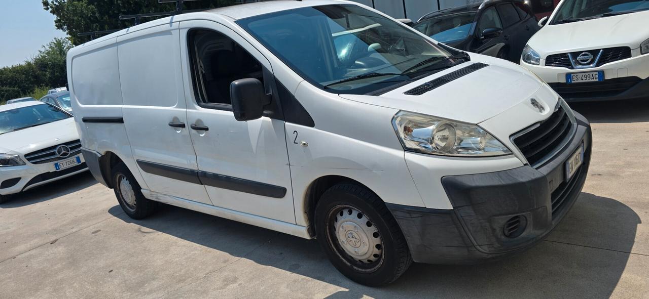 Peugeot Expert 2.0 Furgone pronto al lavoro