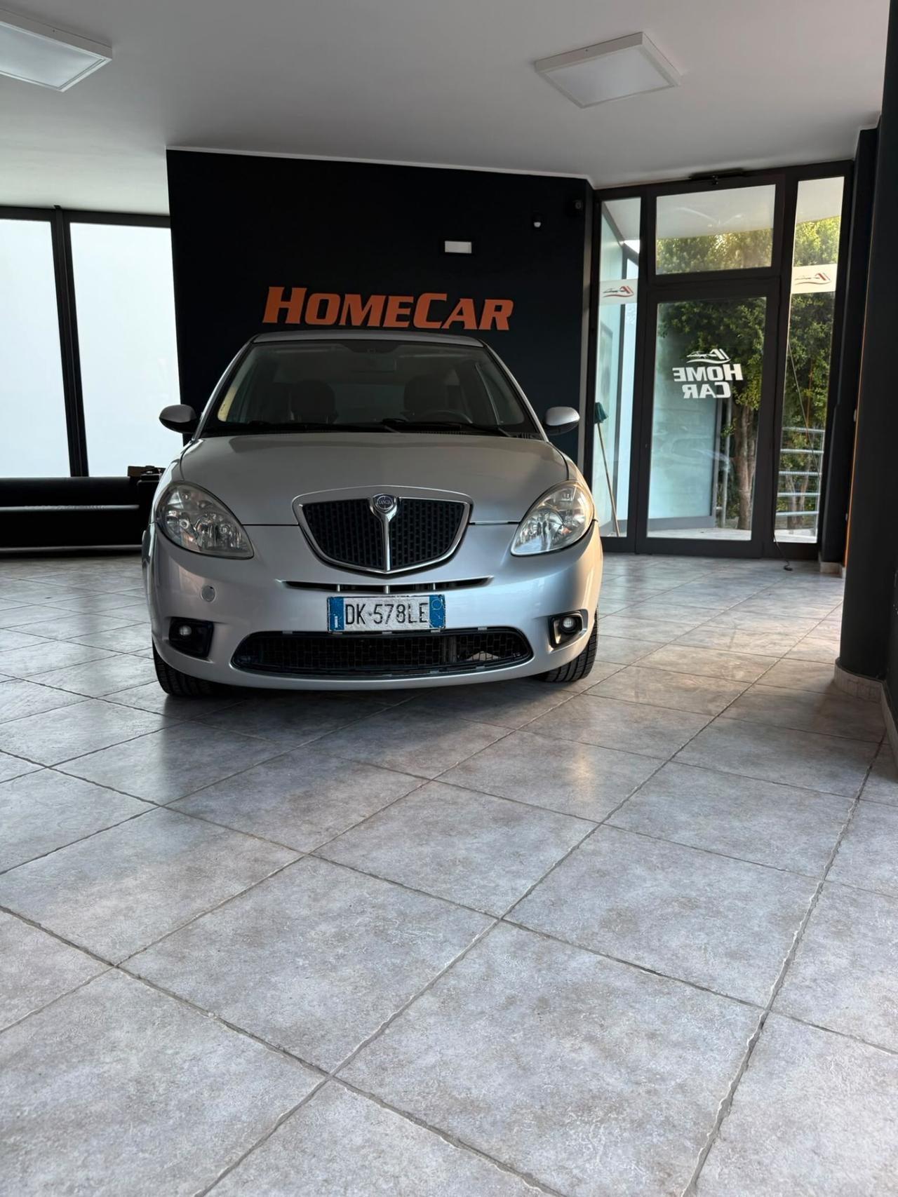 Lancia Ypsilon 1.3 MJT 90 CV Platino PARI AL NUOVO