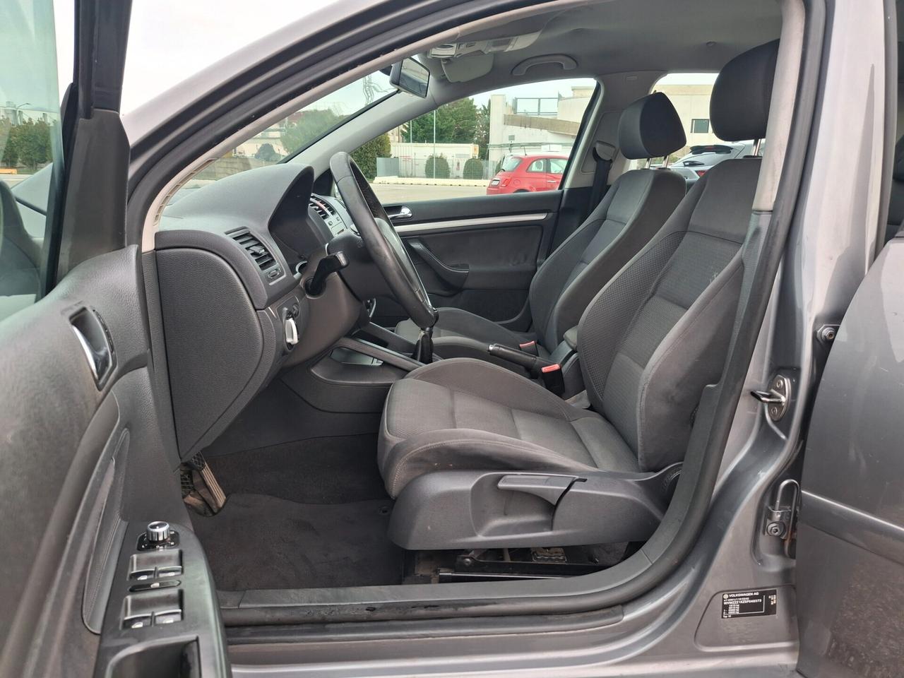 Volkswagen Golf 1.6 16V FSI 5p. Sportline