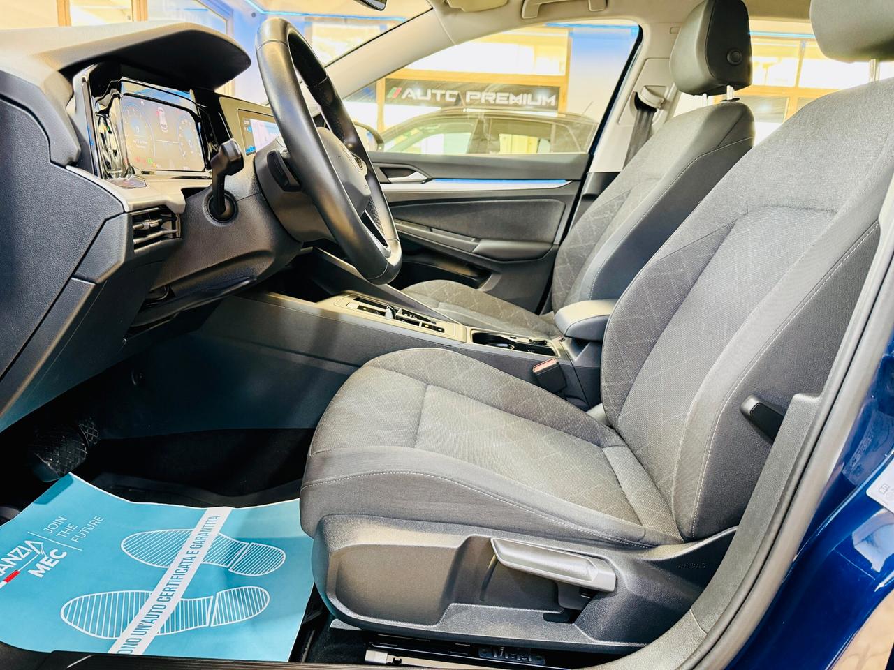 Volkswagen Golf VIII 1.0 eTSI EVO DSG Virtual - Automatica