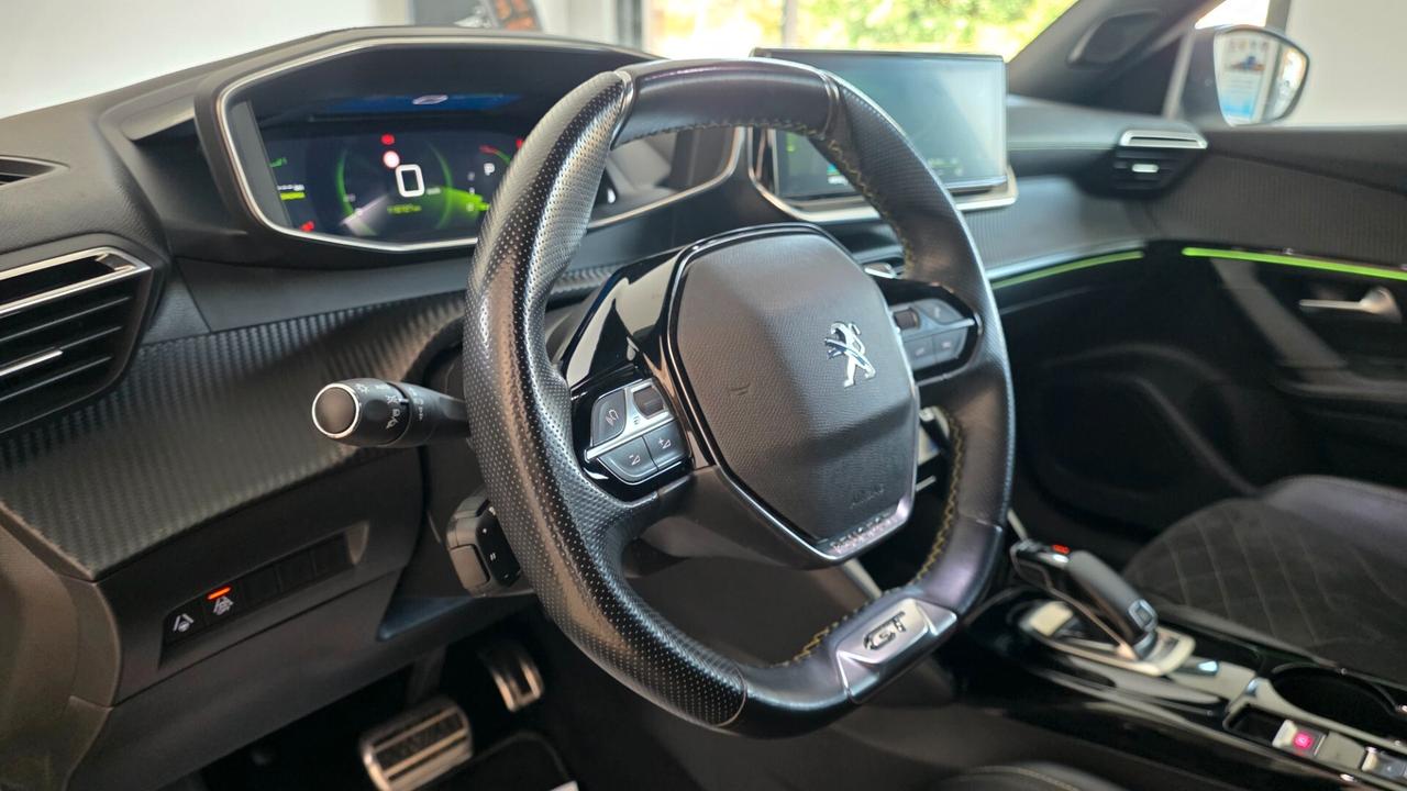 Peugeot 2008 BlueHDi 130 S&S EAT8 GT