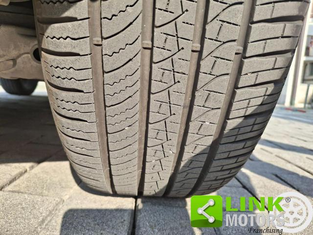 LAND ROVER Range Rover Evoque 2.0D I4 180 CV AWD R-Dynamic HSE GARAZIA INCLUSA
