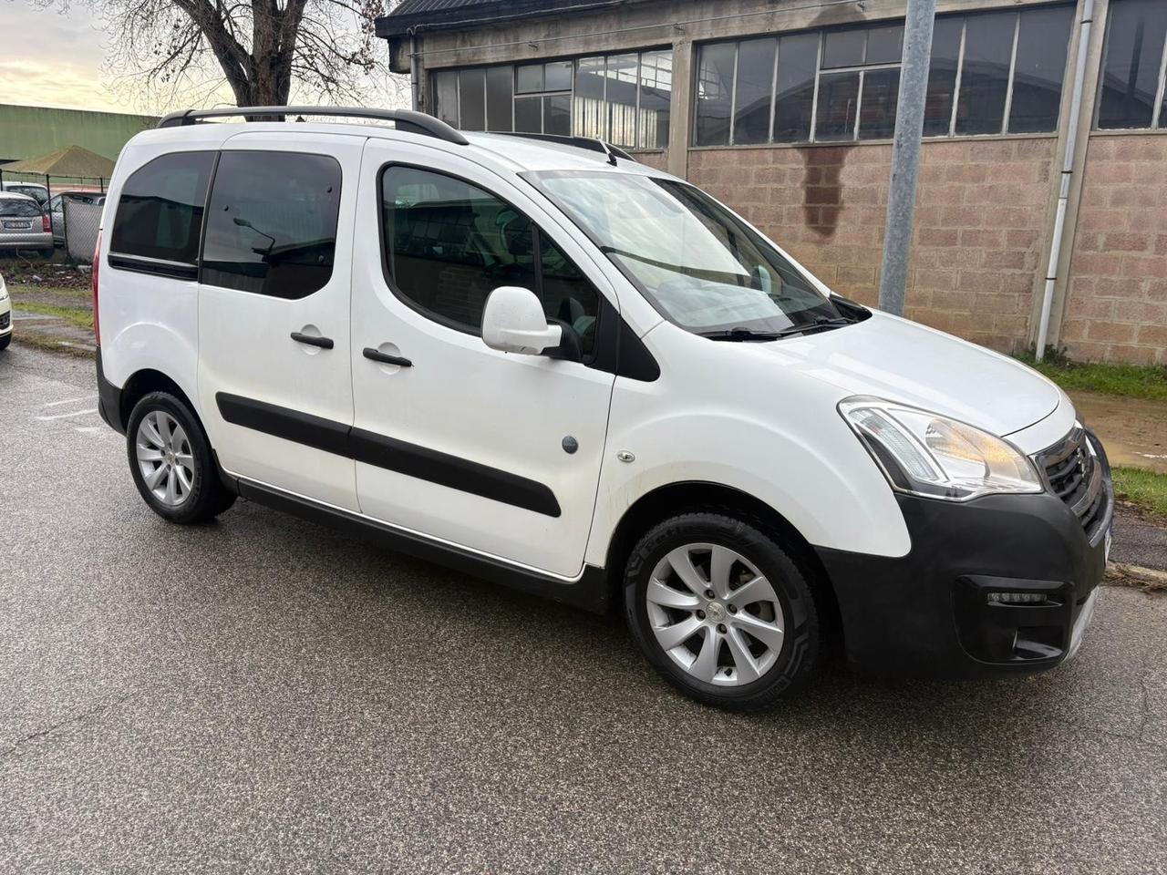 Peugeot Partner Tepee 2016 BlueHDi 120 S&S Outdoor