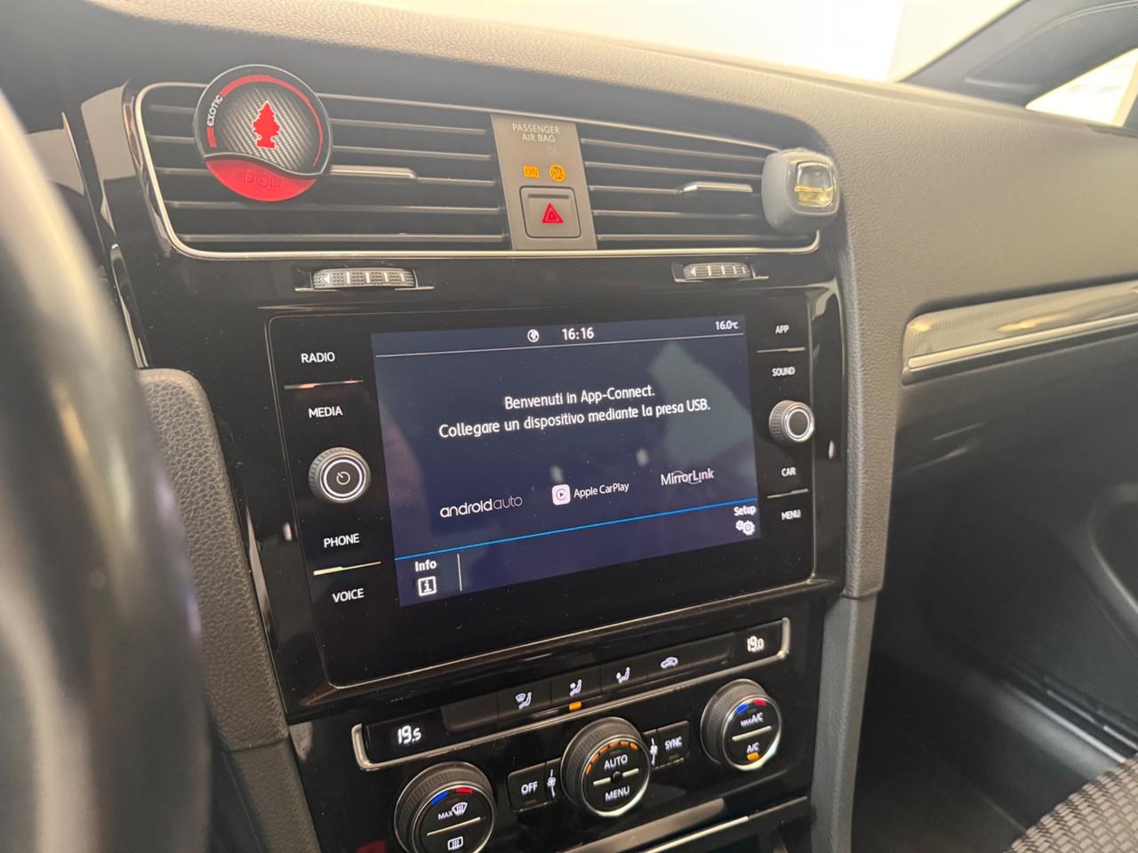 Volkswagen Golf 2.0 TDI DSG 5p R-LINE BlueMotion Technology