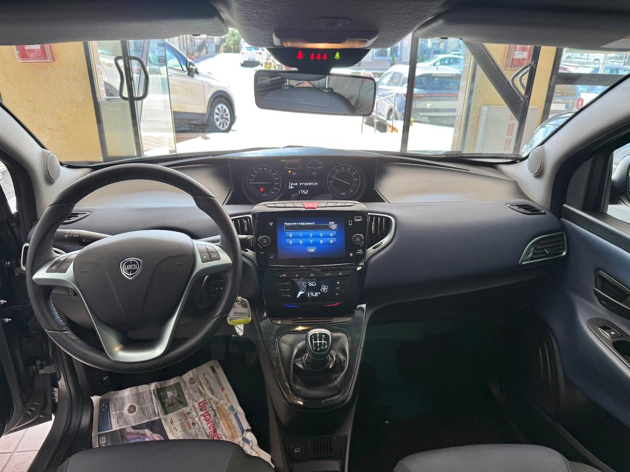 Lancia Ypsilon 1.0 70cv PLATINO