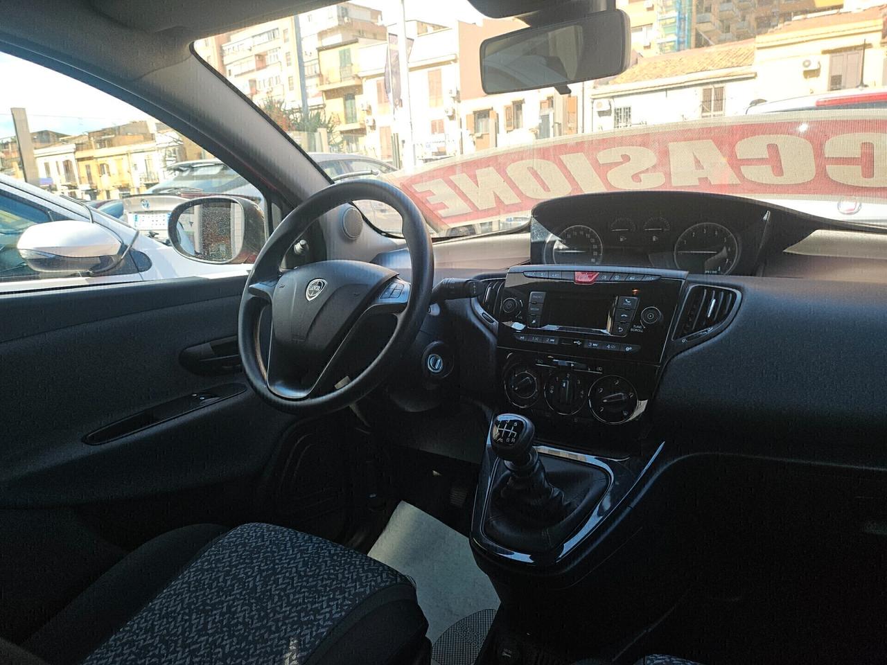 Lancia Ypsilon 1.0 FireFly Hybrid Ecochic Silver 11/2021